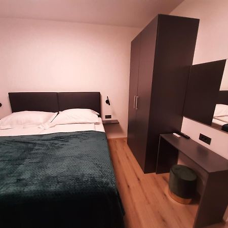 Apartman Mate Lopar Exterior photo